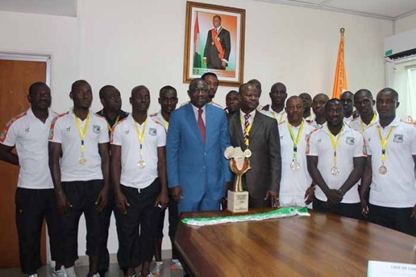MARACANA : le ministre Fran&ccedil;ois AMICHIA f&eacute;licite Bleu Charlemagne et les El&eacute;phants champions d&rsquo;Afrique