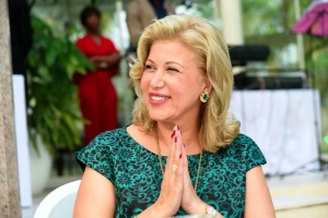 Dominique Ouattara, premi&egrave;re dame ivoirienne, soutient les personnes st&eacute;riles