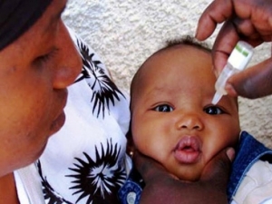 Une campagne de vaccination contre la poliomy&eacute;lite 