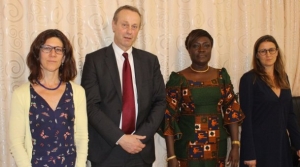 La ministre Mariatou Kon&eacute; et la d&eacute;l&eacute;gation du Fonds de la CPI au profit des victimes