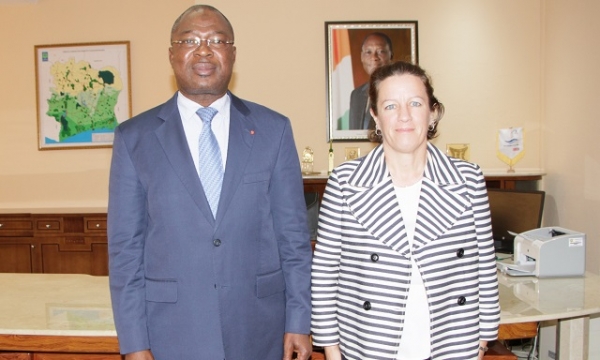Le ministre Issa Couligaly en compagnie de l'Ambassadeur Jos&eacute;phine Gauld