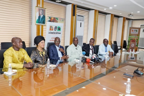 C&ocirc;te d&rsquo;Ivoire : l&rsquo;&Eacute;tat annonce le d&eacute;stockage de la production de cacao d&eacute;tenue par les producteurs