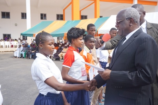 Prise en charge scolaire: 100 millions de F CFA offert &agrave; 2020 &eacute;l&egrave;ves et &eacute;tudiants de Yopougon