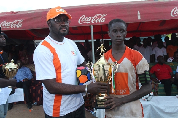 Finale du mondialito 2015 : ROFCA d&rsquo;Adjam&eacute; s&rsquo;offre son premier troph&eacute;e. Le ministre Fran&ccedil;ois Amichia honore les organisateurs