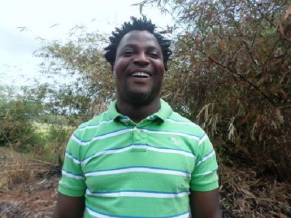 Didier Otokor&eacute;, dans ses habits d'exploitant agricole, s'entretenant avec l'AIP &agrave; Agboville (Photo/ AIP Agboville).