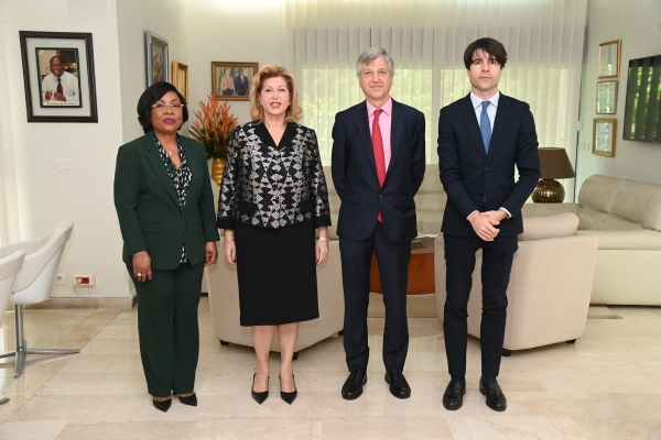 C&ocirc;te d'Ivoire:  la Premi&egrave;re Dame &eacute;change avec l&rsquo;Ambassadeur d&rsquo;Espagne