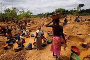 C&ocirc;te d&rsquo;Ivoire-Orpaillage : Les gisements clandestins de Tiassal&eacute; pourraient &ecirc;tre transform&eacute;s en exploitations l&eacute;gales