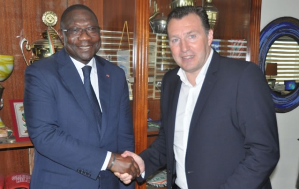 Le ministre des Sports et des Loisirs avec le nouveau coach des El&eacute;phants, Marc Wilmots
