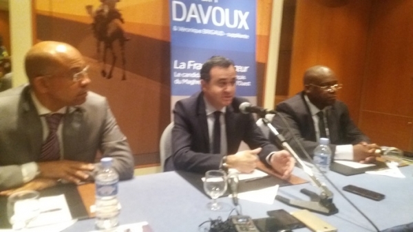 Le candidat Erwan Davoux au centre entend oeuvrer pour la prise en compte des Fran&ccedil;ais de l'&eacute;tranger