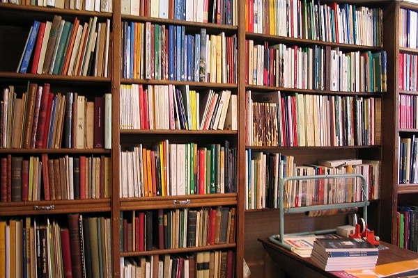 D&eacute;dicace de l&rsquo;&oelig;uvre  &laquo; Adama Ou&eacute;draogo, une vie de pasteur: la vie et l'&oelig;uvre de l'homme &raquo;