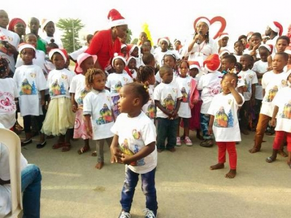 Solidarit&eacute; Nouvel an : Les enfants des rasta ivoiriens combl&eacute;s cadeaux