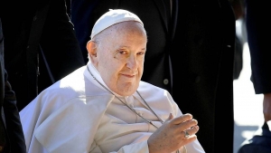 Vatican-Hospitalis&eacute; depuis f&eacute;vrier : le Pape Fran&ccedil;ois a parl&eacute; d&rsquo;une voix fragile: &laquo; Je vous remercie de tout c&oelig;ur pour les pri&egrave;res&hellip;&raquo;