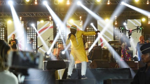 25&egrave;me FESPACO : Alpha Blondy en ouverture, Ouattara annonc&eacute; &agrave; la cl&ocirc;ture. Un cin&eacute;aste ivoirien immortalis&eacute;