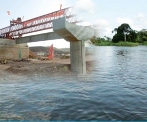 Maquette du pont d B&eacute;tti&eacute; en phase de construction
