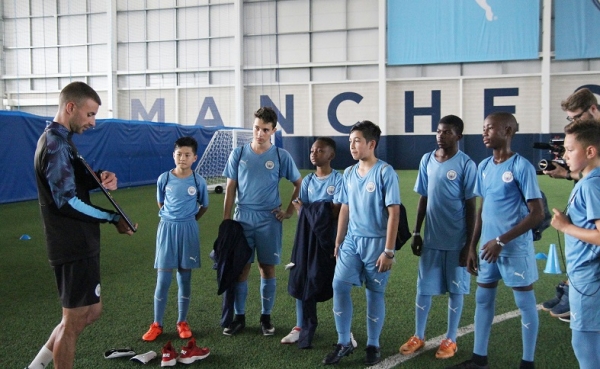 QNET parraine de jeunes footballeurs africains &agrave; City Football Academy &agrave; Manchester (Communiqu&eacute;)