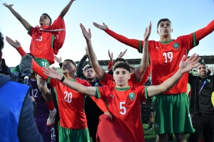 Maroc : le Roi Mohammed VI re&ccedil;oit la s&eacute;lection nationale de football des moins de 20 ans, championne du monde