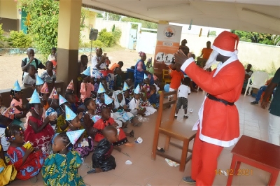 Arbre de No&euml;l : la Fondation AWI comble 220 enfants et des h&ocirc;pitaux de la localit&eacute; de Touba