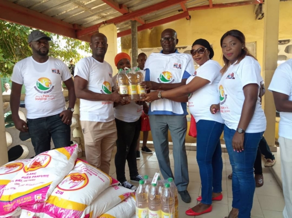 Grand Bassam: &laquo; Nouvelle G&eacute;n&eacute;ration &raquo; fait des dons aux sinistr&eacute;s des inondations
