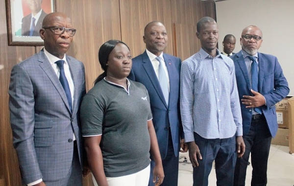 Incendie d'un bateau bus : Le h&eacute;ros de la Sotra f&eacute;licit&eacute;s pour leur bravoure