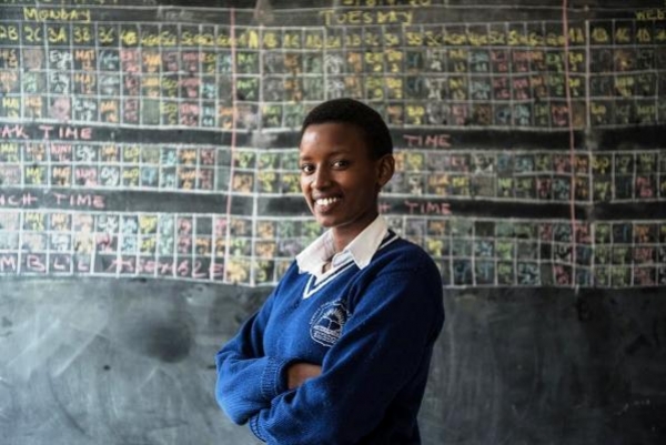 Enid Mbabazi est l'une des milliers de jeunes femmes et hommes qui aiguisent leurs comp&eacute;tences d'employabilit&eacute; dans le projet Akazi Kanoze men&eacute; par EDC au Rwanda