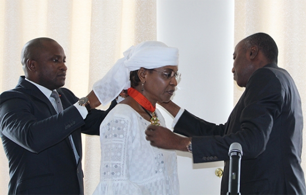 Aichatou Mindaoudou fait commandeur dans l&rsquo;ordre du m&eacute;rite ivoirien, le 3 juillet 2017