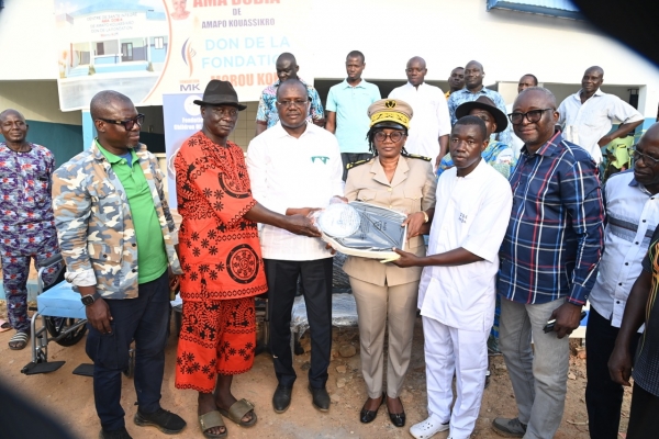 C&ocirc;te d&rsquo;Ivoire : Dominique Ouattara dote le centre de sant&eacute; d&rsquo;Amapo-Kouassikro d&rsquo;&eacute;quipements m&eacute;dicaux de plus de 10 millions FCFA