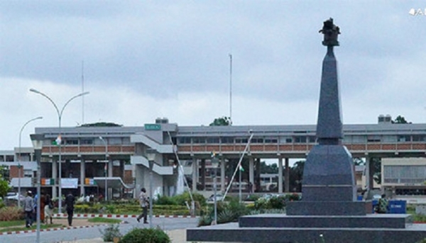 C&ocirc;te d&rsquo;Ivoire : un universitaire reproche aux intellectuels ivoiriens de renoncer &agrave; leur devoir pour la politique