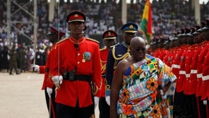 Le pr&eacute;sident du Ghana Nana Akufo Addo (en pagne traditionnel)