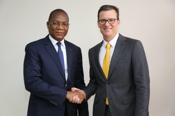 Le nouveau pr&eacute;sident directeur g&eacute;n&eacute;ral de MTN Group, Rob Shuter et le ministre de la Communication, de l&rsquo;Economie Num&eacute;rique et de la Poste, Bruno Kon&eacute;.