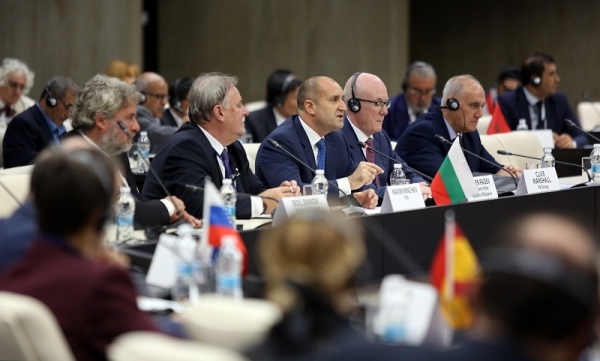 Lutte contre les &lsquo;&rsquo;fake news&rsquo;&rsquo; : les solutions selon les agences de presse