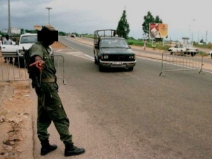 Un poste de contr&ocirc;le en C&ocirc;te d'Ivoire (Image d'archives, DR)