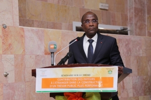 Le ministre Adama Kon&eacute; &agrave; l'ouverture du s&eacute;minaire de formation des payeurs du tr&eacute;sor &agrave; l'&eacute;tranger
