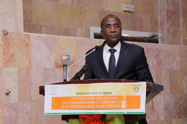 Le ministre Adama Kon&eacute; &agrave; l'ouverture du s&eacute;minaire de formation des payeurs du tr&eacute;sor &agrave; l'&eacute;tranger