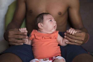 Zika : ce virus qui transforme les b&eacute;b&eacute;s. Quels en sont les sympt&ocirc;mes et les risques ?