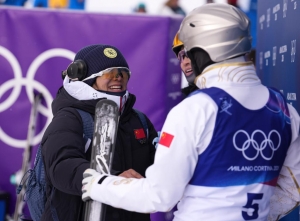 Un couple chinois entre dans l'histoire des JO de Milan-Cortina 2026 avec un doubl&eacute; en or en saut acrobatique