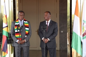 C&ocirc;te d'Ivoire: ﻿Alassane Ouattara &eacute;change avec son homologue zimbabw&eacute;en