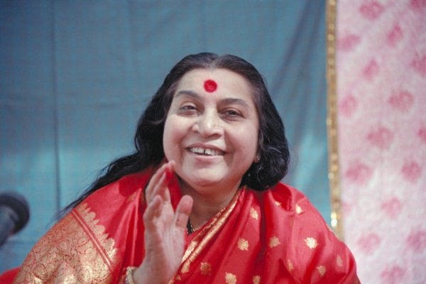 Sa &laquo; Saintet&eacute; Shri Mataji Nirmala, fondatrice de la communaut&eacute; Sahaja Yoga