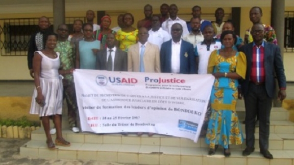 Les participants &agrave; l'atelier de formation sur les r&egrave;gles et proc&eacute;dures d'acc&egrave;s &agrave; la justice