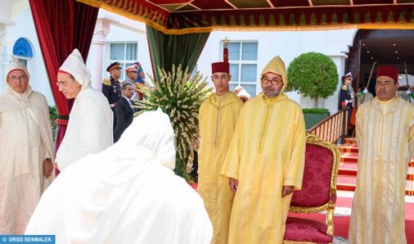 Sa Majest&eacute; le Roi pr&eacute;side &agrave; M&rsquo;diq une r&eacute;ception &agrave; l&rsquo;occasion de la glorieuse F&ecirc;te du Tr&ocirc;ne